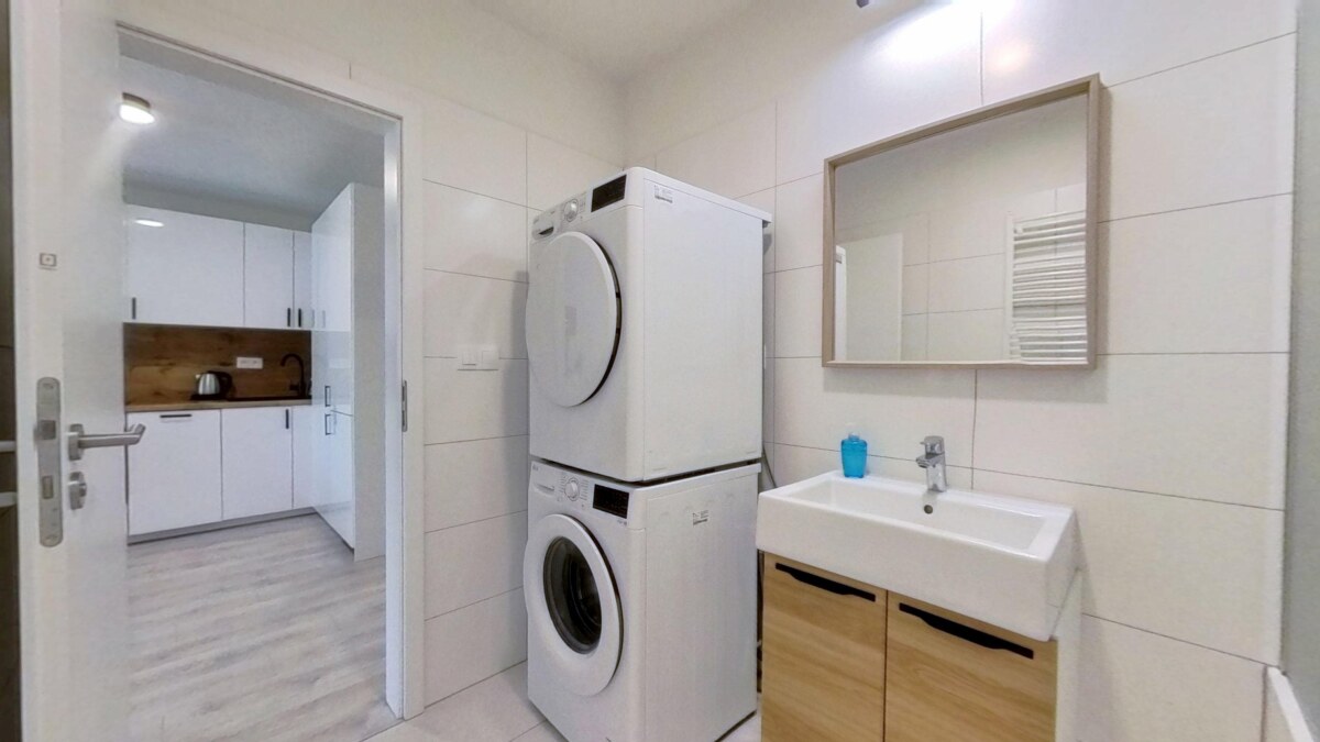 Na prenájom kompletne zariadený 2-izbový byt s terasou v projekte MORUŠE — foto 32