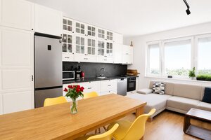 Svetlý zrekonštruovaný 4 izb. byt - Jasovská ul., Petržalka — foto 2