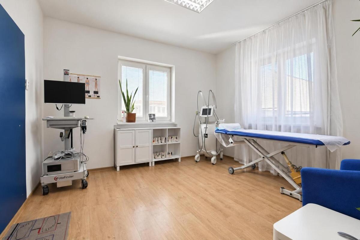 VÝNIMOČNÁ INVESTIČNÁ PRÍLEŽITOSŤ V PIEŠŤANOCH – POLYFUNKČNÁ BUDOVA SO ZABEHNUTOU ZDRAVOTNÍCKOU PREVÁDZKOU — foto 2